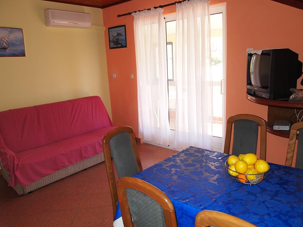 Apartmani Delfin Grebastica Exterior photo