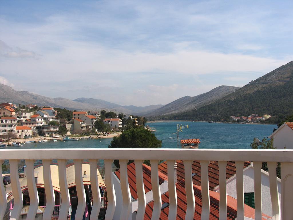 Apartmani Delfin Grebastica Exterior photo