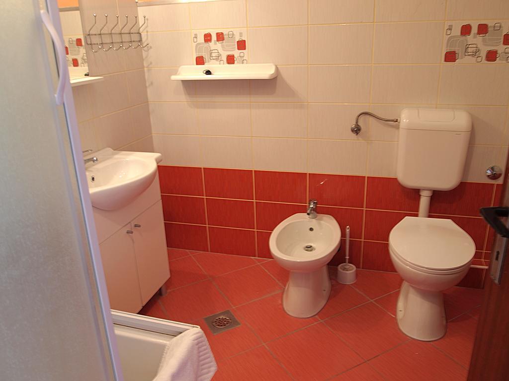 Apartmani Delfin Grebastica Exterior photo