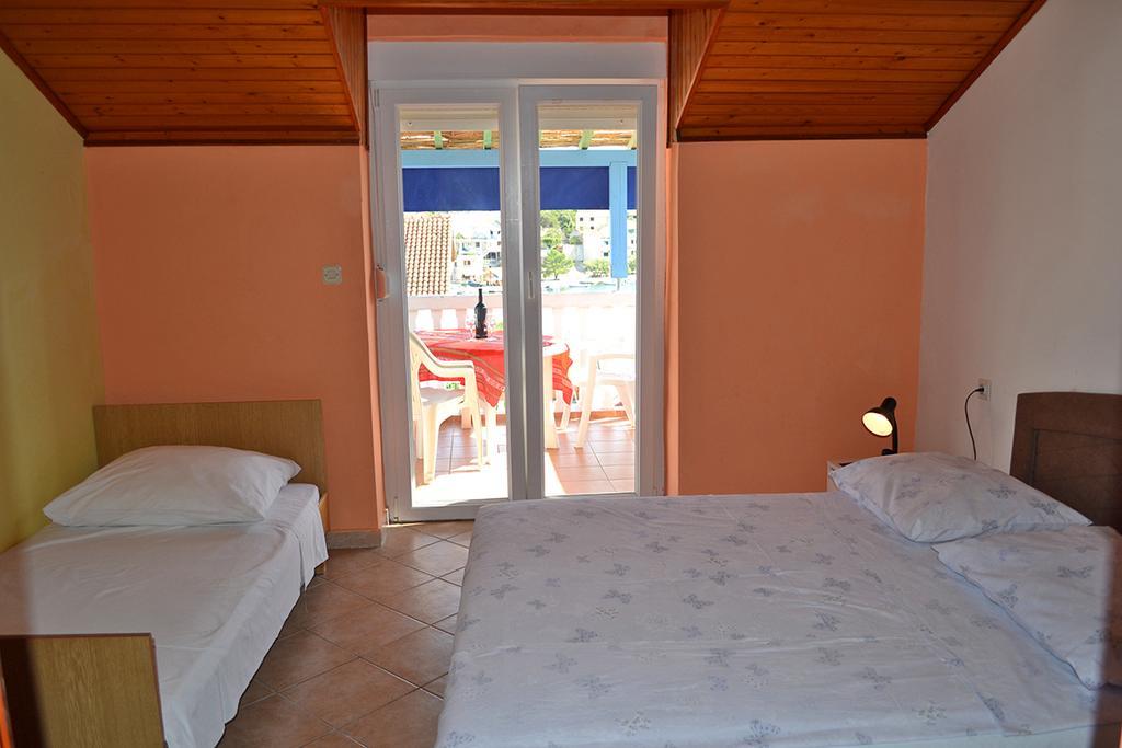 Apartmani Delfin Grebastica Exterior photo