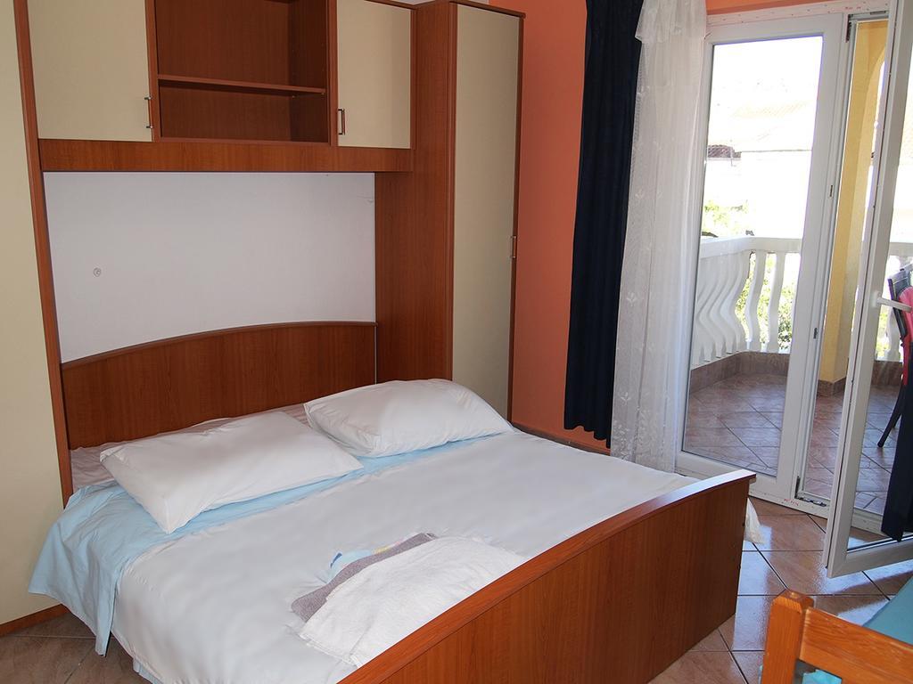 Apartmani Delfin Grebastica Exterior photo